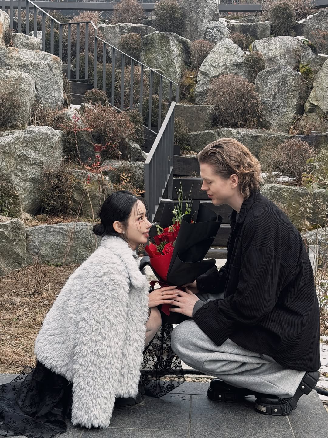 Photo by Jihye Seo on December 22, 2025. May be an image of one or more people, makeup, people kissing, overcoat, flower and text.