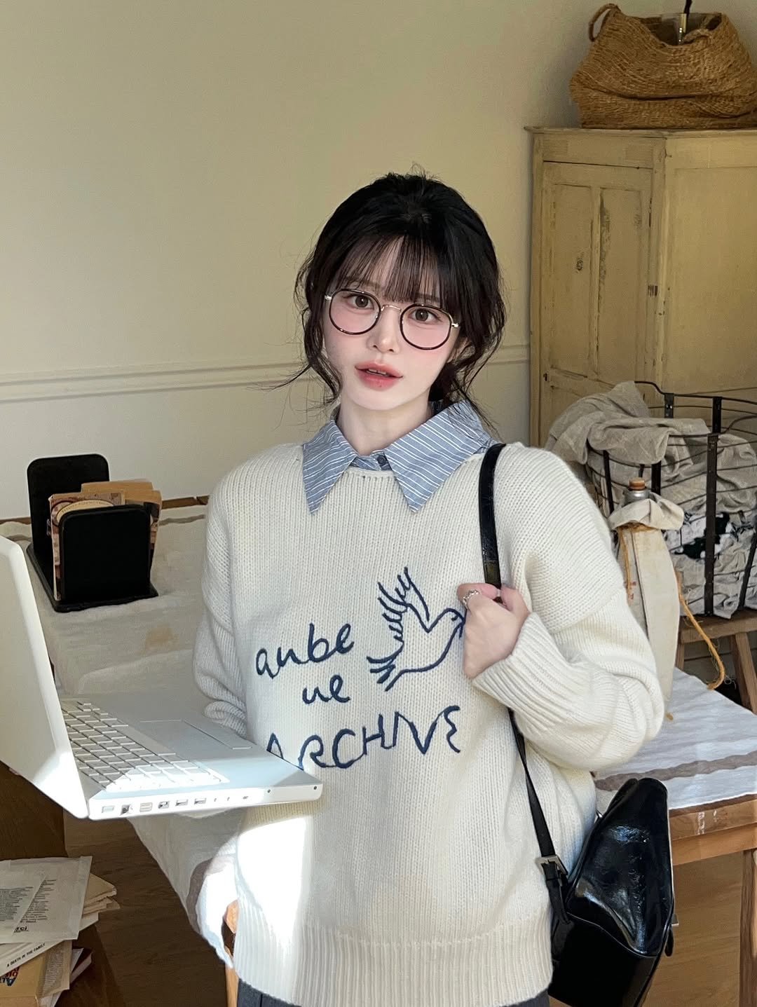 Photo shared by 지 원 on November 14, 2025 tagging @aube_ue.