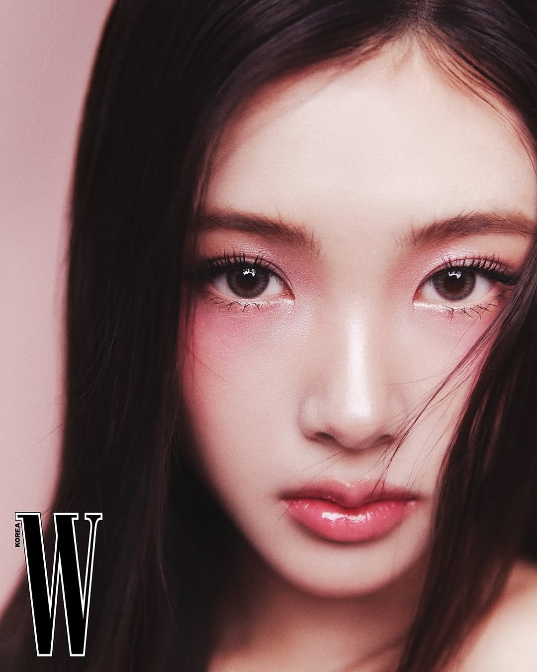 Photo shared by Gabe Sin(가베) on June 25, 2025 tagging @wkorea, @jangdukhwa, @yyoneeee, @___s_yeon, @leejihyung_, @youseunghwi, and @babydontcry.offcl. May be a closeup of 1 person, hair, makeup, poster, magazine and text.