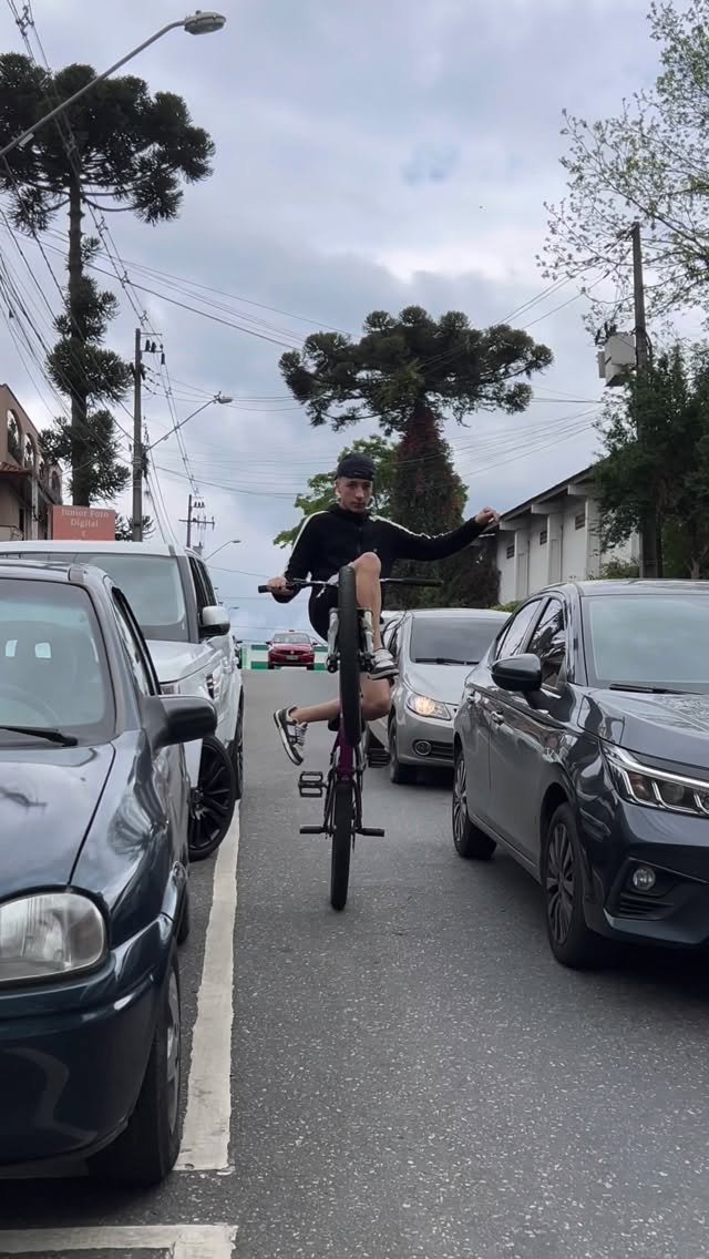 gabriel_milgrauu_ 게시물 이미지: Mei de transito 😵‍💫