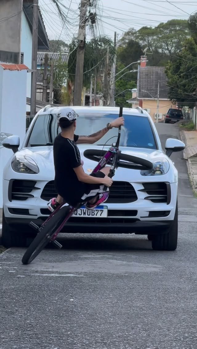 gabriel_milgrauu_ 게시물 이미지: Quebrao na Porsche 😭❌