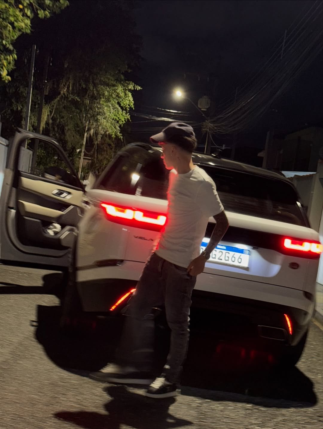 Photo by Gabriel Prado on December 20, 2025. May be an image of car, wheel and text.