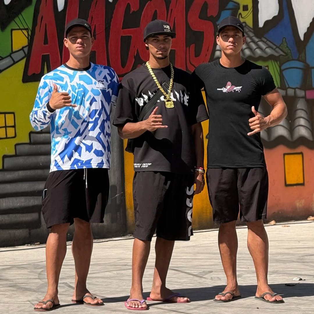 Photo by bruxo_JB in Maceió-Alagoas/ Nordeste Do Brasil with @gabrielfds244, and @cabeludo_wb. May be an image of one or more people, skateboard, sportswear and text.