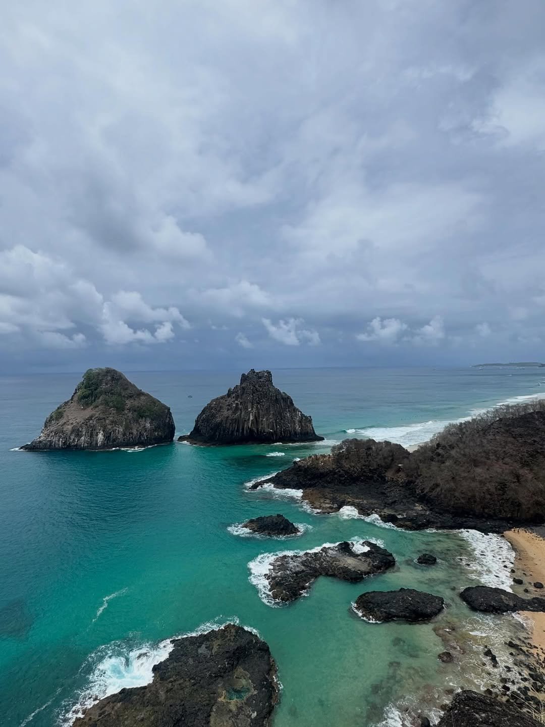 Photo by Gabriel Medina on February 20, 2026. May be an image of ocean, Durdle Door, coast and text.