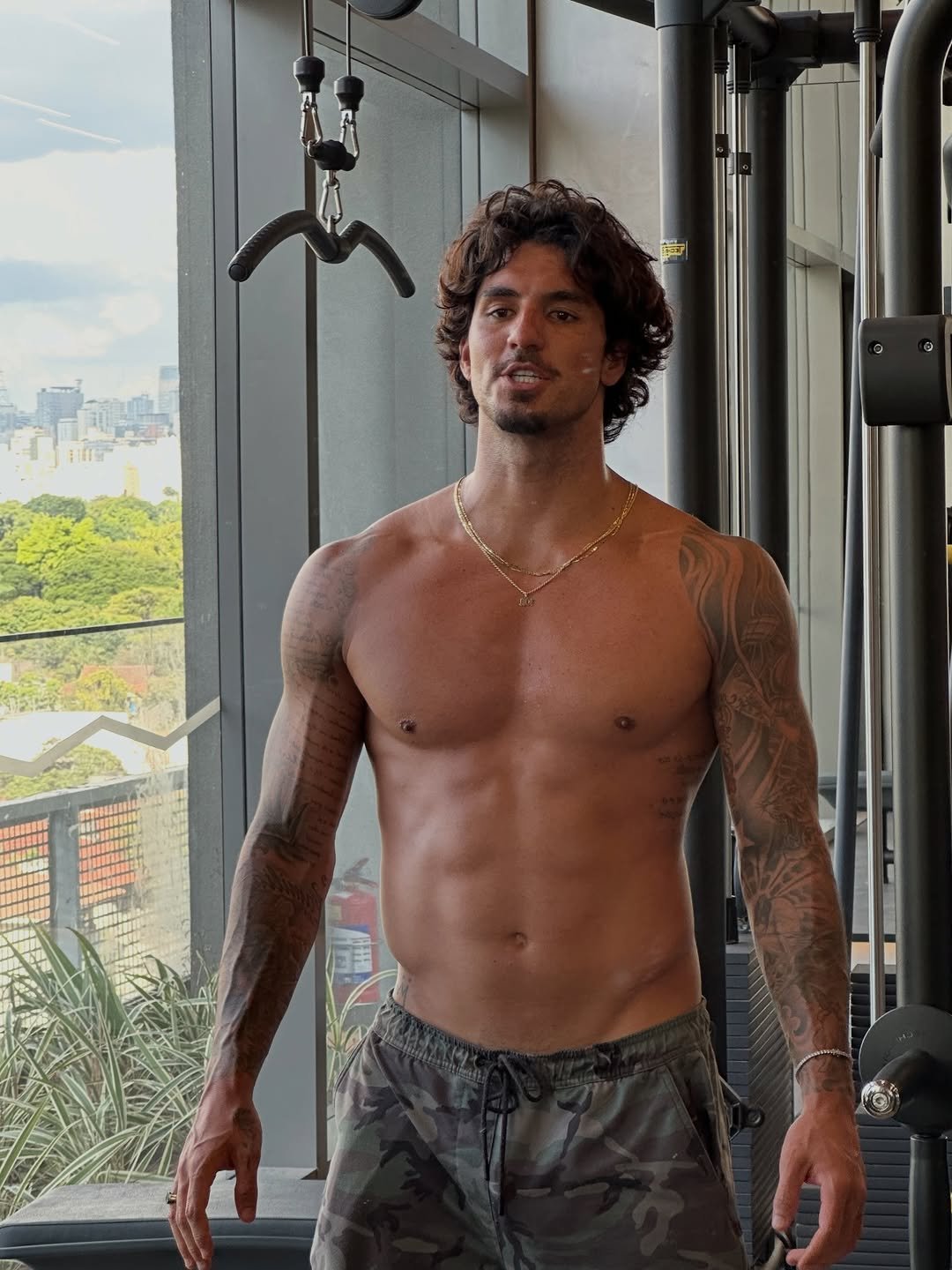 Photo by Gabriel Medina on December 11, 2025. May be an image of one or more people, beard, biceps, people bodybuilding, activewear, sportswear and text.