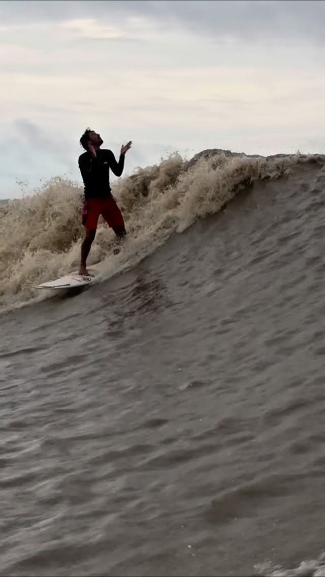 gabrielpastori 게시물 이미지: Uma onda que dura 3 horas rio a dentro… 
Que...