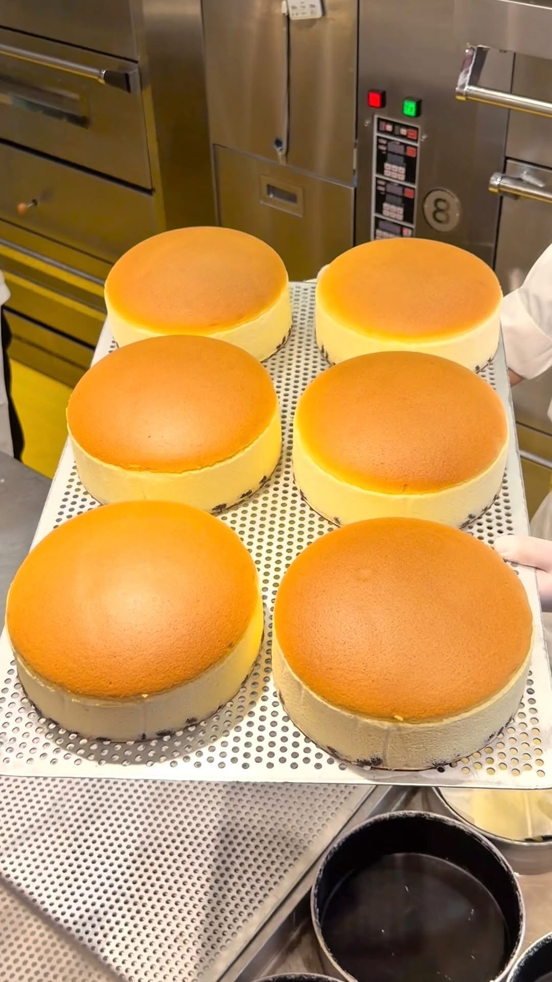 gacchi_gourmet 게시물 이미지: 【ふわしゅわとろけるスフレチーズケーキ🧀】

大阪・なんばにある『りくろーおじさん』

大阪土...