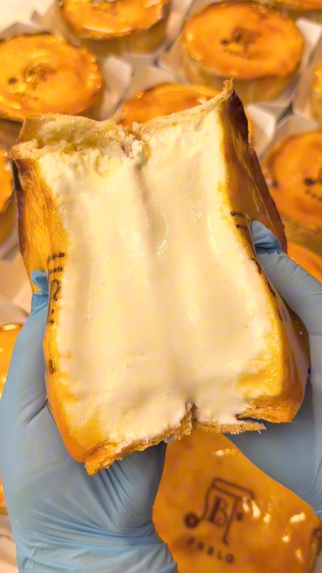 gacchi_gourmet 게시물 이미지: 【行列の出来るとろとろ焼きチーズタルト🧀】

大阪・心斎橋にある『PABLO』

焼きたてのチ...