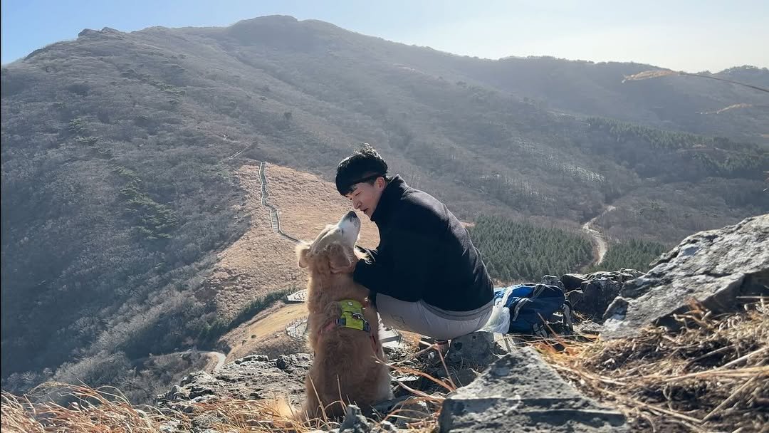 Photo by 뭉치의 개팔상팔 on December 08, 2023.