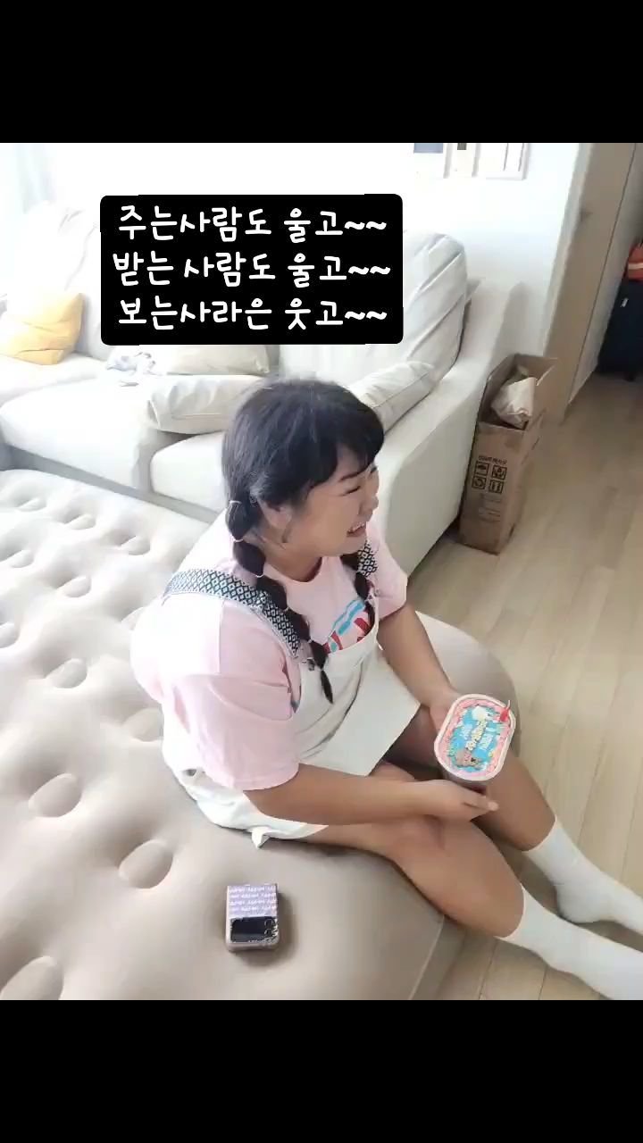 gagkimminkyoung 게시물 이미지: 드라마 끝났다고 잠깐 얼굴보러갔는데
미리 케익을 준비해놓은 나미천사ㅜㅜ
근데 왤케 웃기냐 우리~