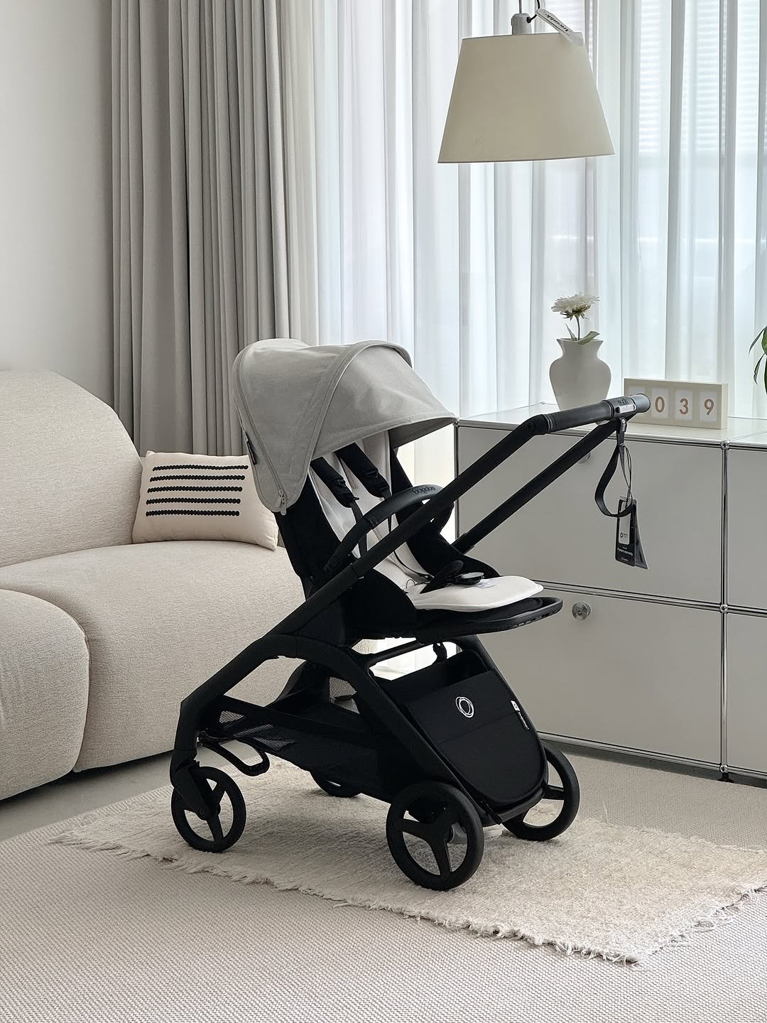 Photo shared by 감자하우스 | 집꾸미기 | 홈스타일링 | 육아•살림 on September 22, 2025 tagging @bugabooglobal, and @bugabookorea. May be an image of baby bed, indoors and text.
