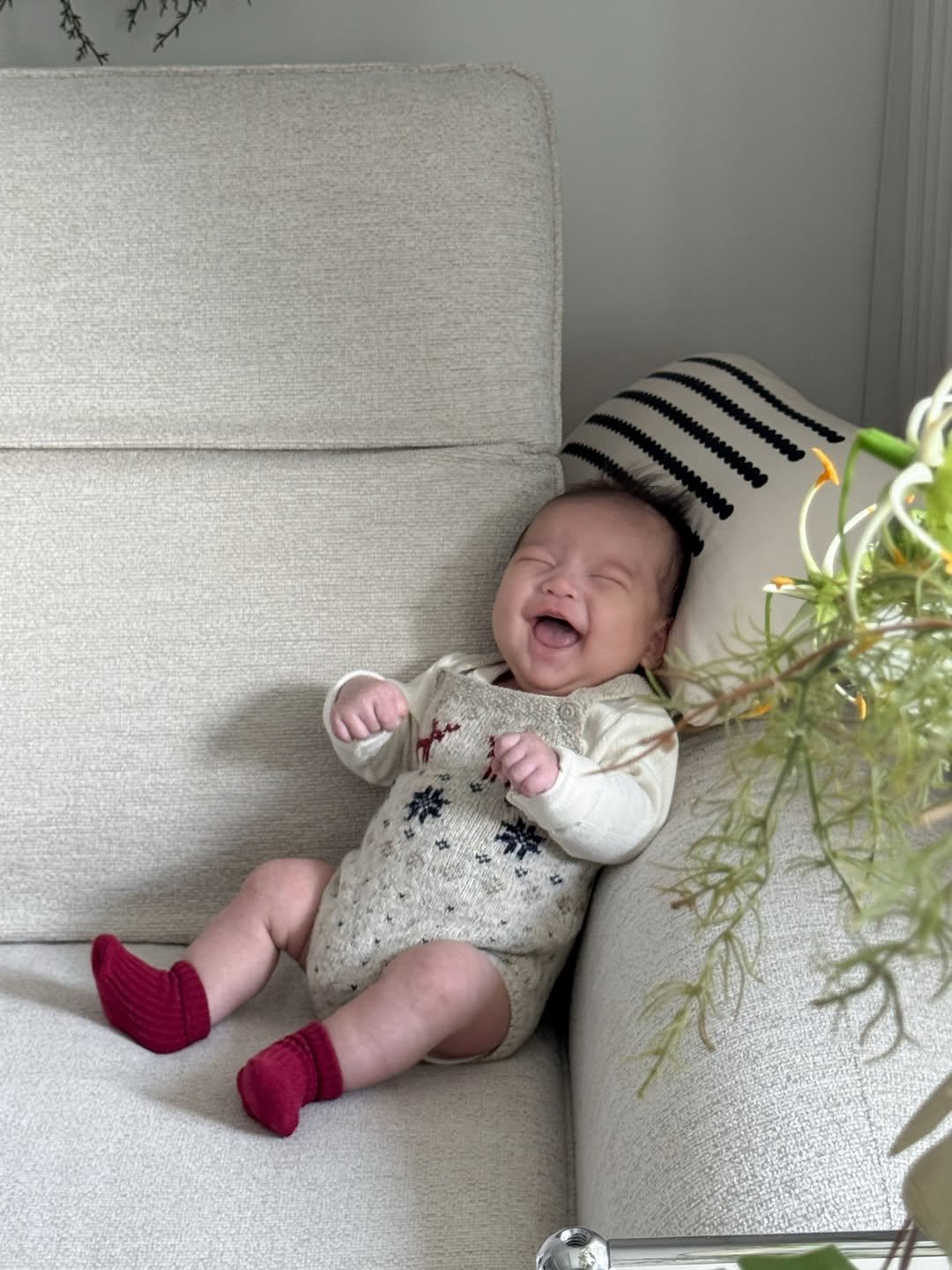 Photo shared by 감자하우스 | 집꾸미기 | 홈스타일링 | 육아•살림 on December 23, 2025 tagging @zarakids. May be an image of baby, knit and text.