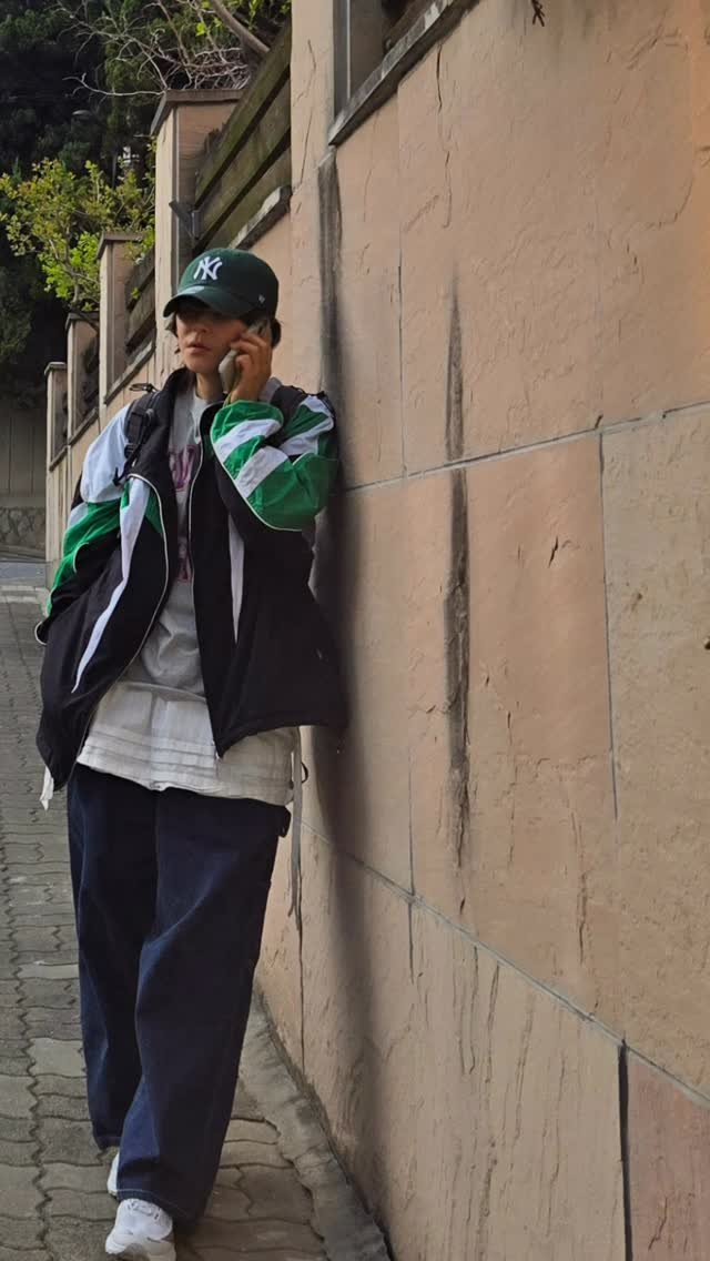 gangjjang337 게시물 이미지: 오늘 두명이나 날 찍어줬네 
누가누가 잘찍었나 
이거슨 포토바이 송은이
Y2K감성 제대로네!ㅋㅋㅋ