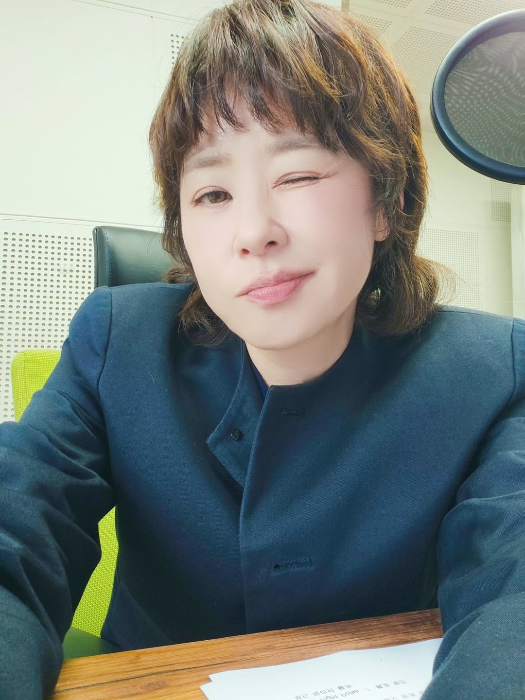 Photo by 최 강희 on August 20, 2025. May be an image of 1 person, bangs, newsroom and text.