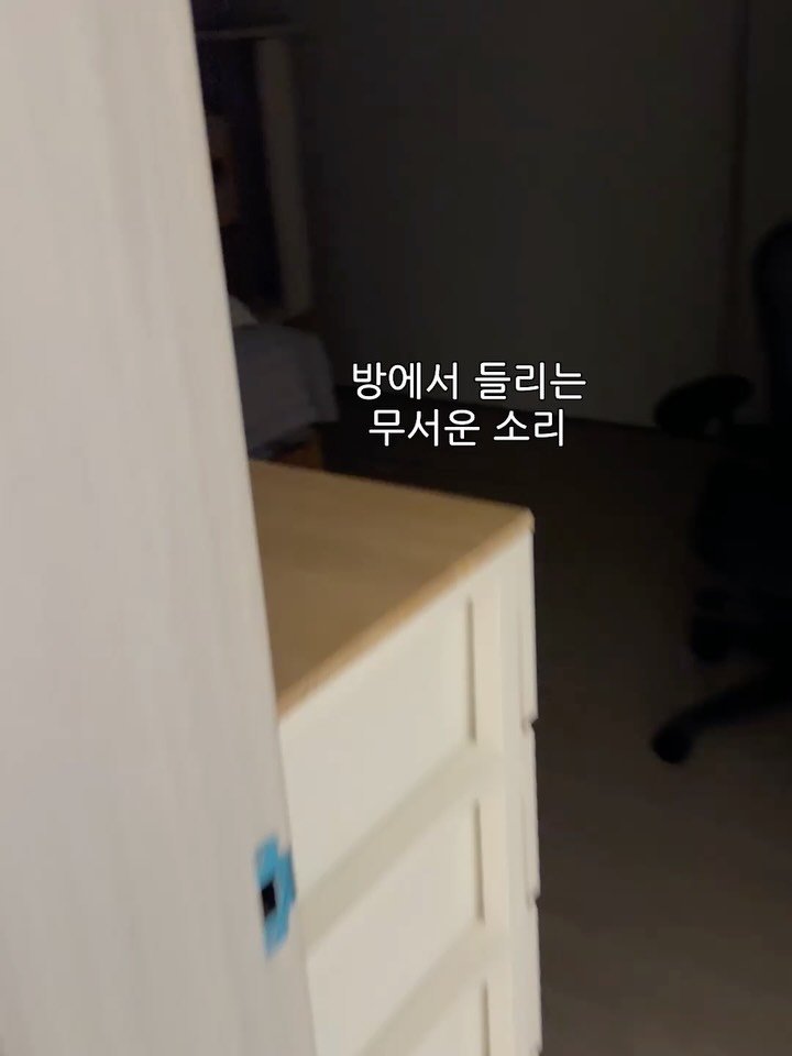 ganher_cat_ 게시물 이미지: 잠꼬대 소리에 당황한 함찌 환타ㅋㅋㅋㅋㅋ
자기가 악귀 들려야하는데...