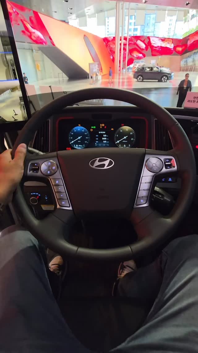 ganikgagan 게시물 이미지: Batao, Xcent chahiye ya Xcient??
Hyundai Cars...