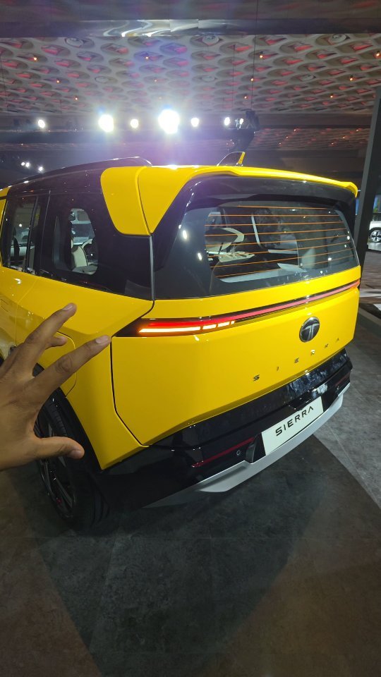 ganikgagan 게시물 이미지: Boot ke andar light kyu deti hai compniya??...