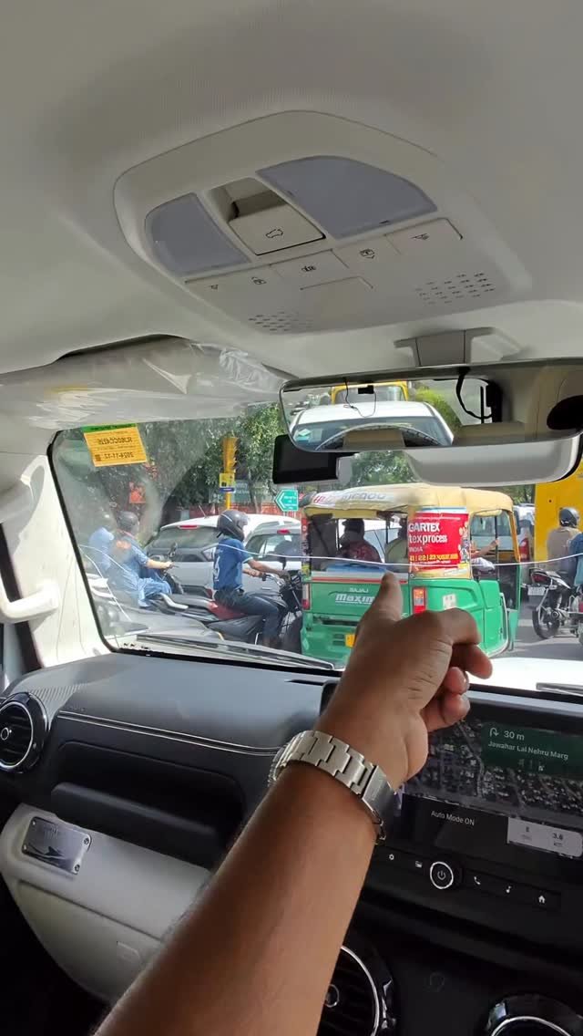 ganikgagan 게시물 이미지: Why rear wiper and de foggers are not standard...