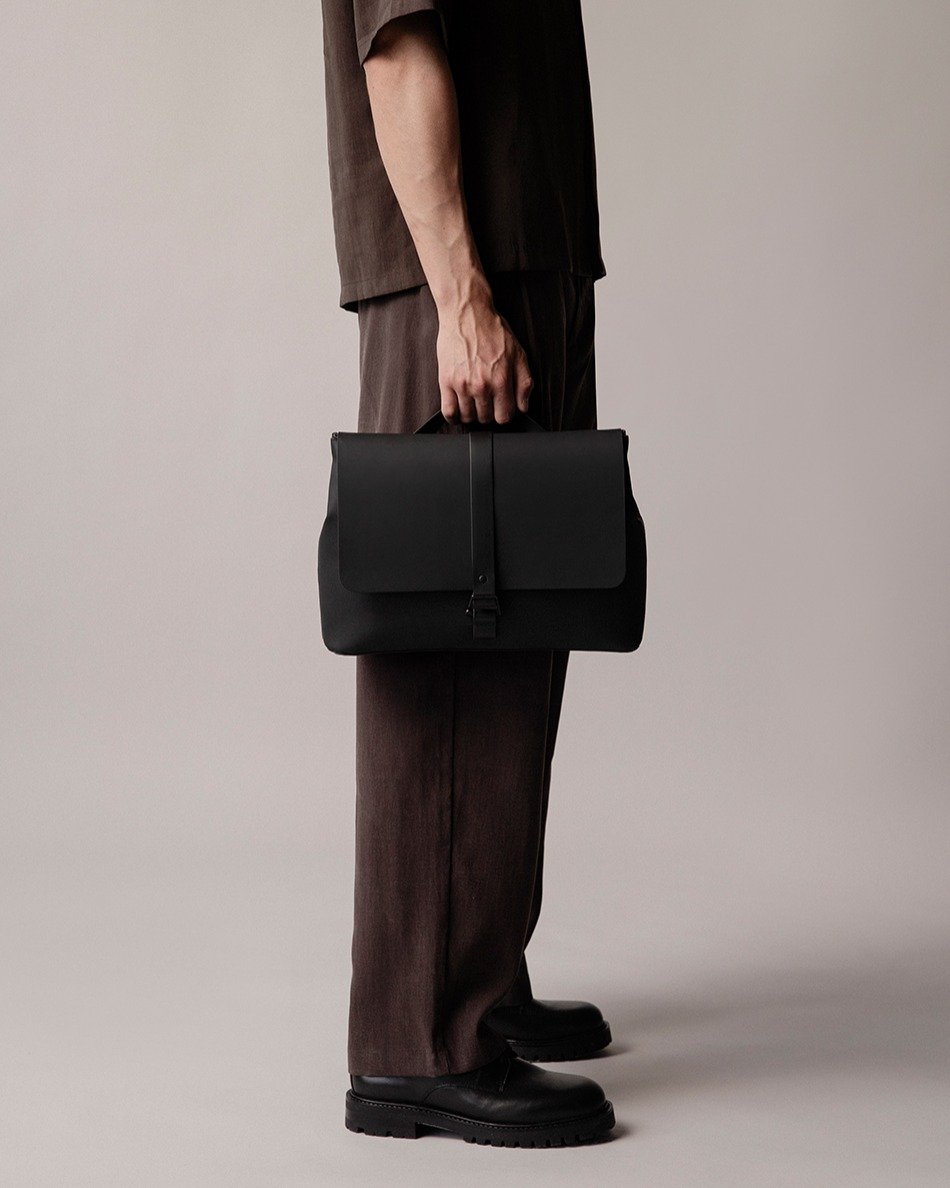 gastonluga 게시물 이미지: Meet the Spläsh Crossbody Large. Built for the...