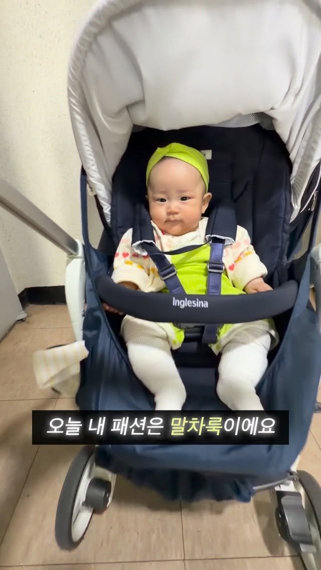 gawon_tantan 게시물 이미지: 말차가 먹고싶은 어머니를 위해
얌전히 있어줬어요 🍵
#말차룩#5개월아기