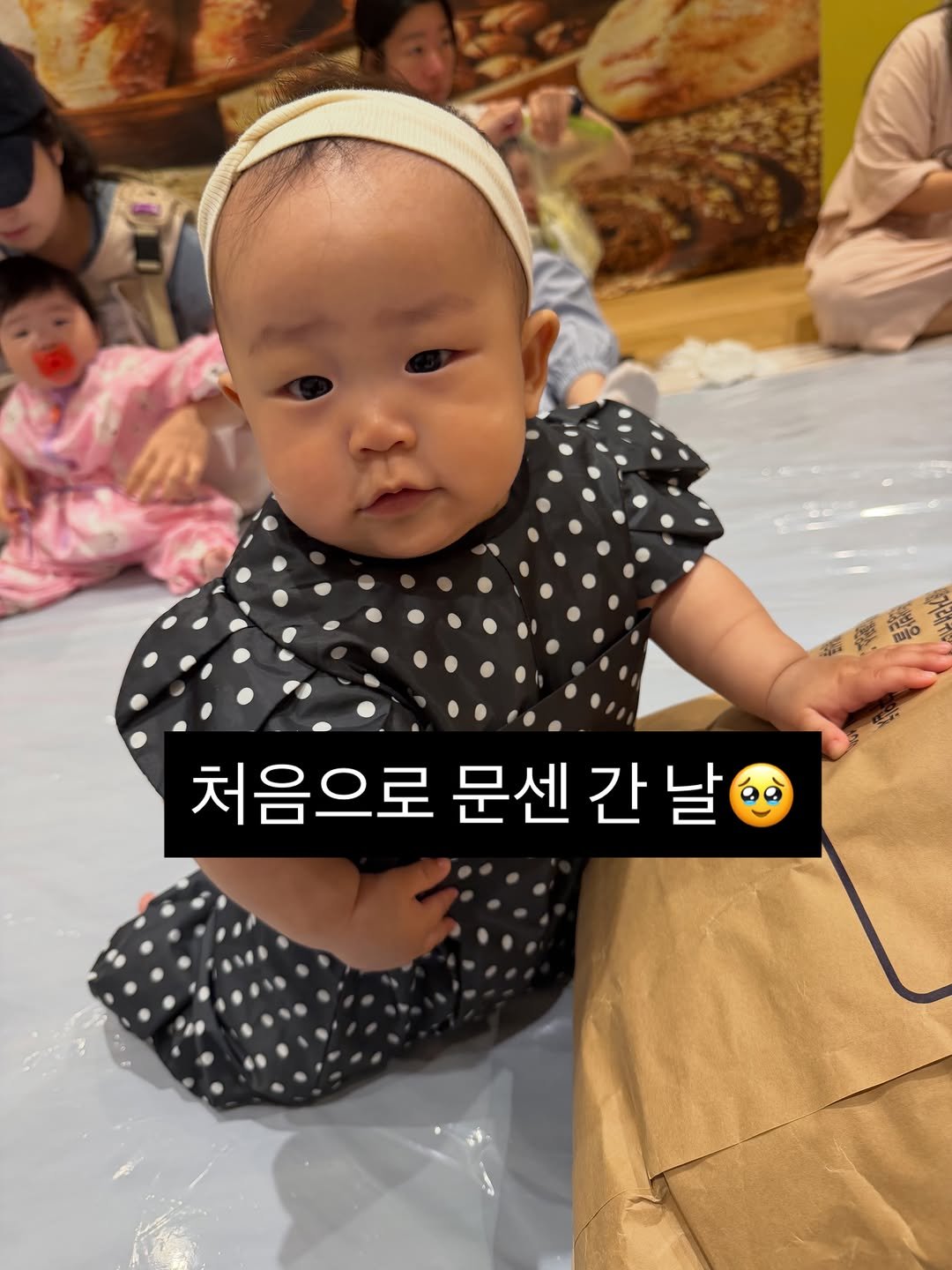 gawon_tantan 게시물 이미지: 오늘부터 7개월 아가입니다 😄
이제 문화센터도 다녀요
많이컸죠??

벌써 다음주...