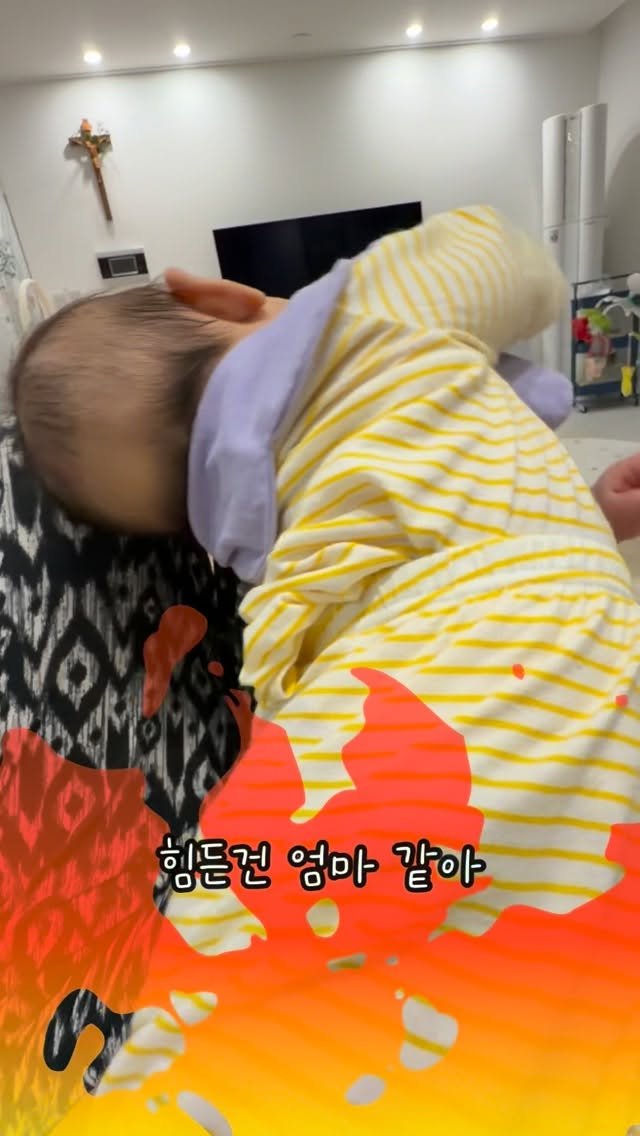 gawon_tantan 게시물 이미지: 뒤집기선수 가원이에요🧸

116일에 뒤집기 성공이후로
생각보다 별로 안뒤집네?...