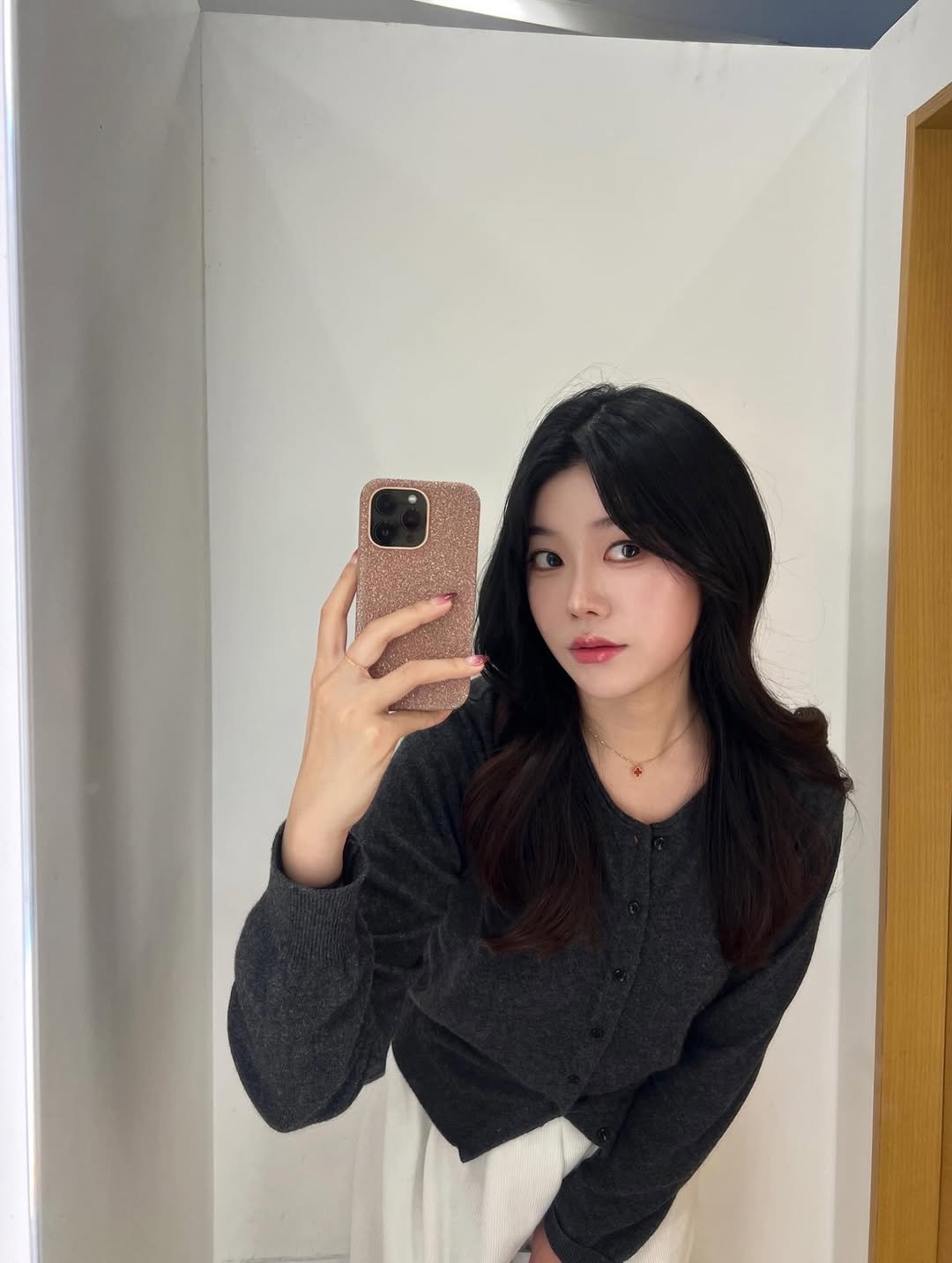 Photo by 가영 on January 10, 2026. May be a selfie of one or more people, hair, top, mirror, turtleneck and text.