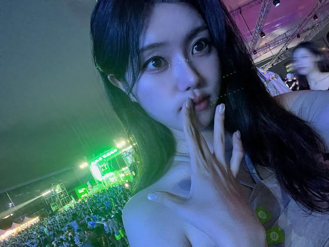 Photo by 가영 on July 08, 2025. May be an image of 1 person, hair, top, concert and text.