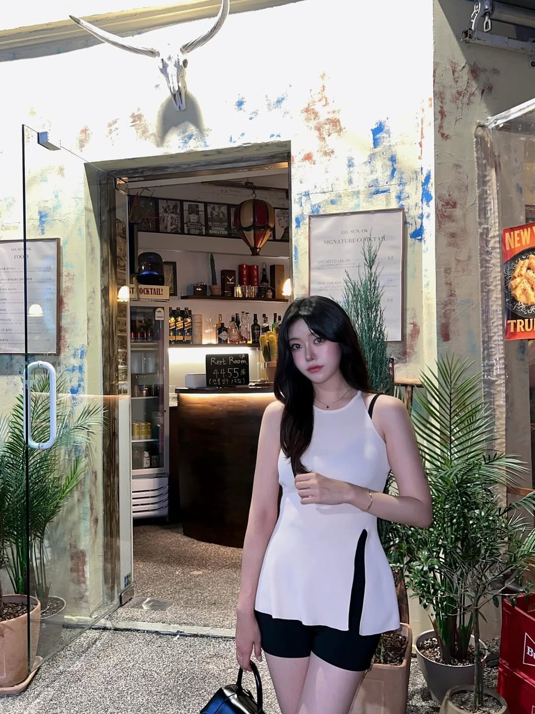 Photo shared by 가영 on August 12, 2025 tagging @gosunok_sinsa. May be an image of 1 person, cornflower and text.