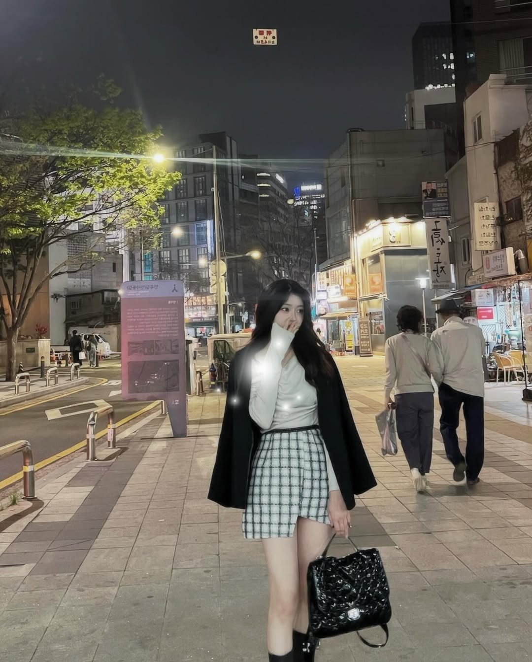 Photo by 가영 in 인사동. May be an image of duffle coat, overcoat, blazer, miniskirt, street and text.