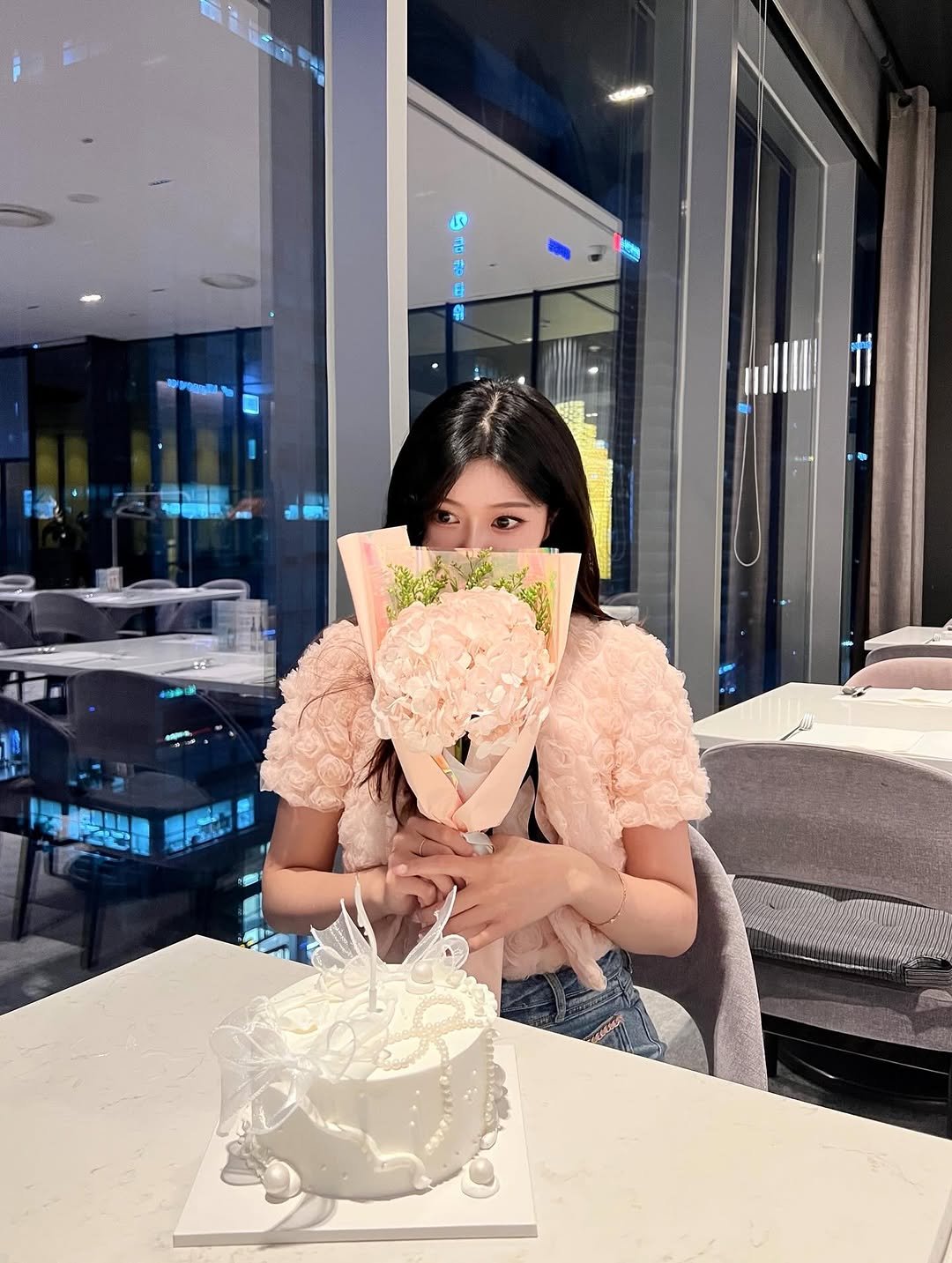 Photo by 가영 on September 09, 2025. May be an image of 1 person, cake, candle, prairie gentian, rose and text.
