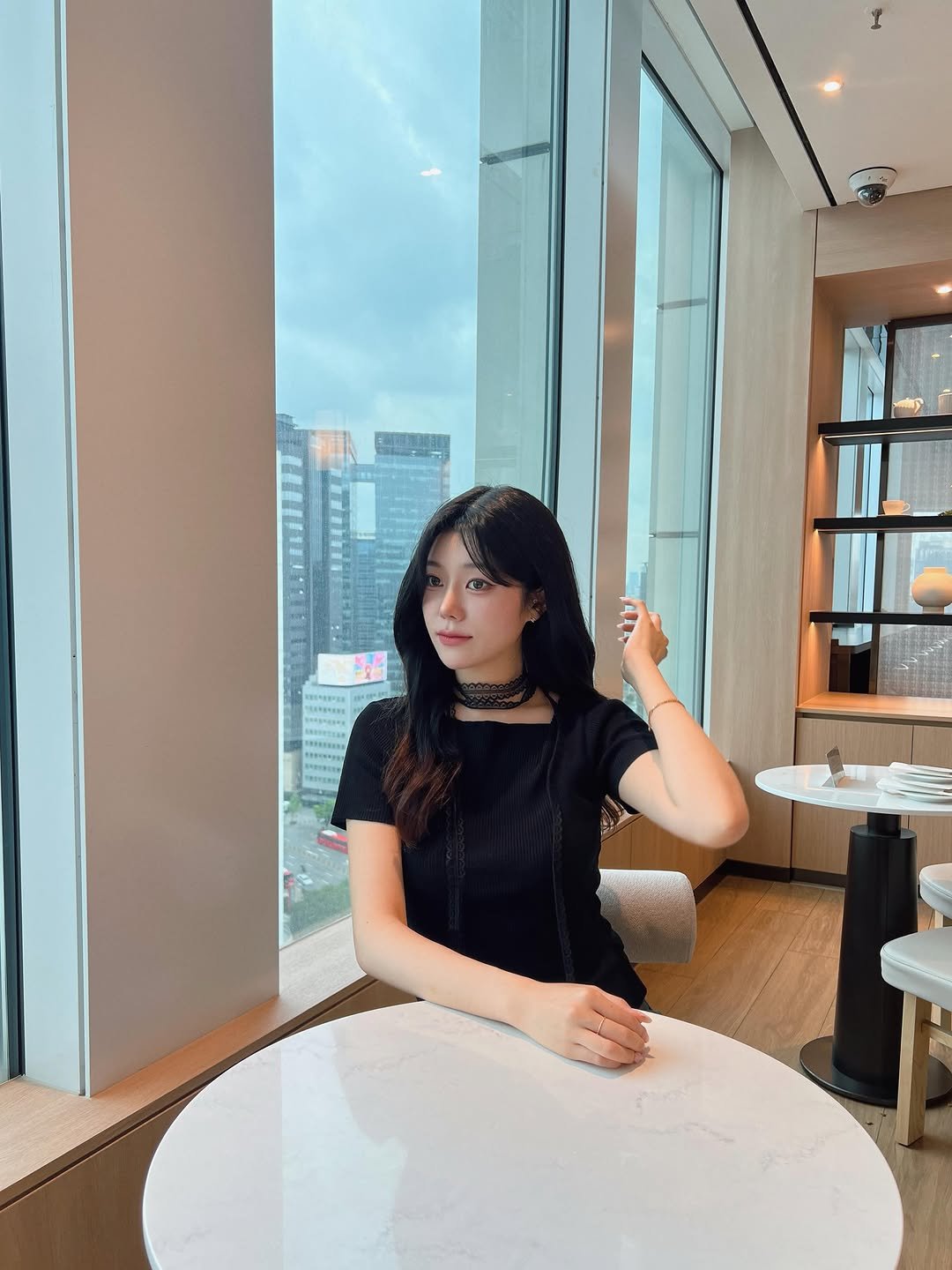 gayoung_is_ 게시물 이미지: 팔 품이 커서 날씬해보이는 👚🖤