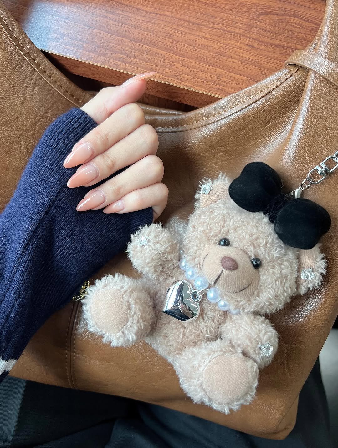 Photo by 가영 on October 20, 2025. May be an image of one or more people, fingernails, lace, knit and text.