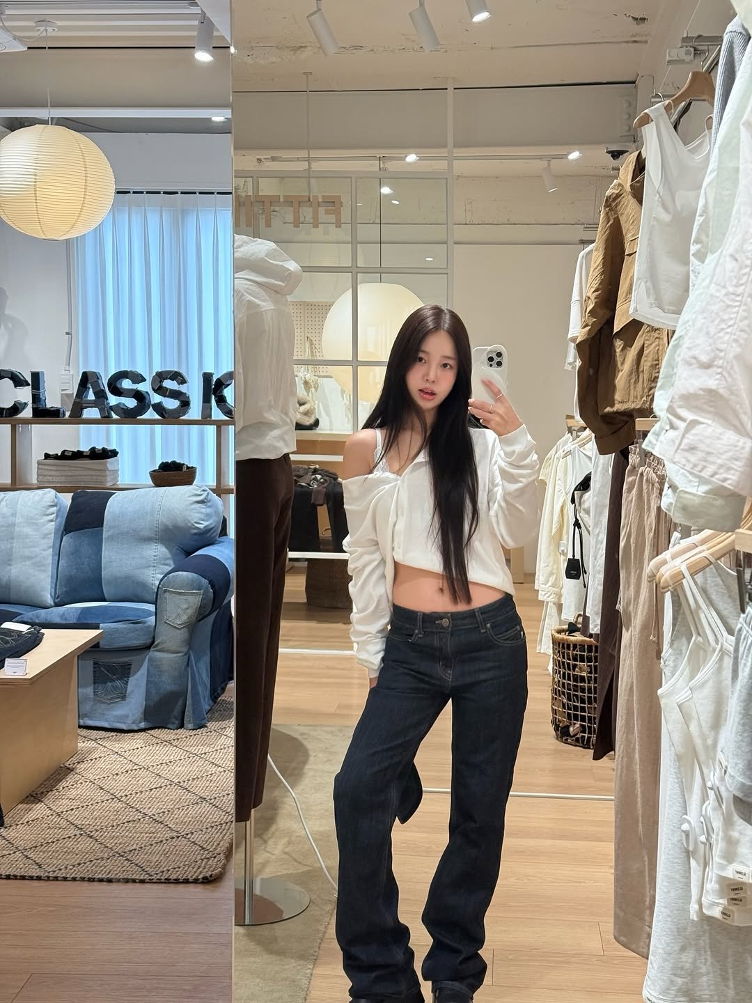 ootd styling korean style girl cafe date weekend fashion street style lookbook 주말 카페 데이트 데이트룩 애슬레져룩 오오티디 패션 코디 스타일링 selca selfie denim influencer 인플루언서 릴스 팝업 뷰티 glowny 글로니