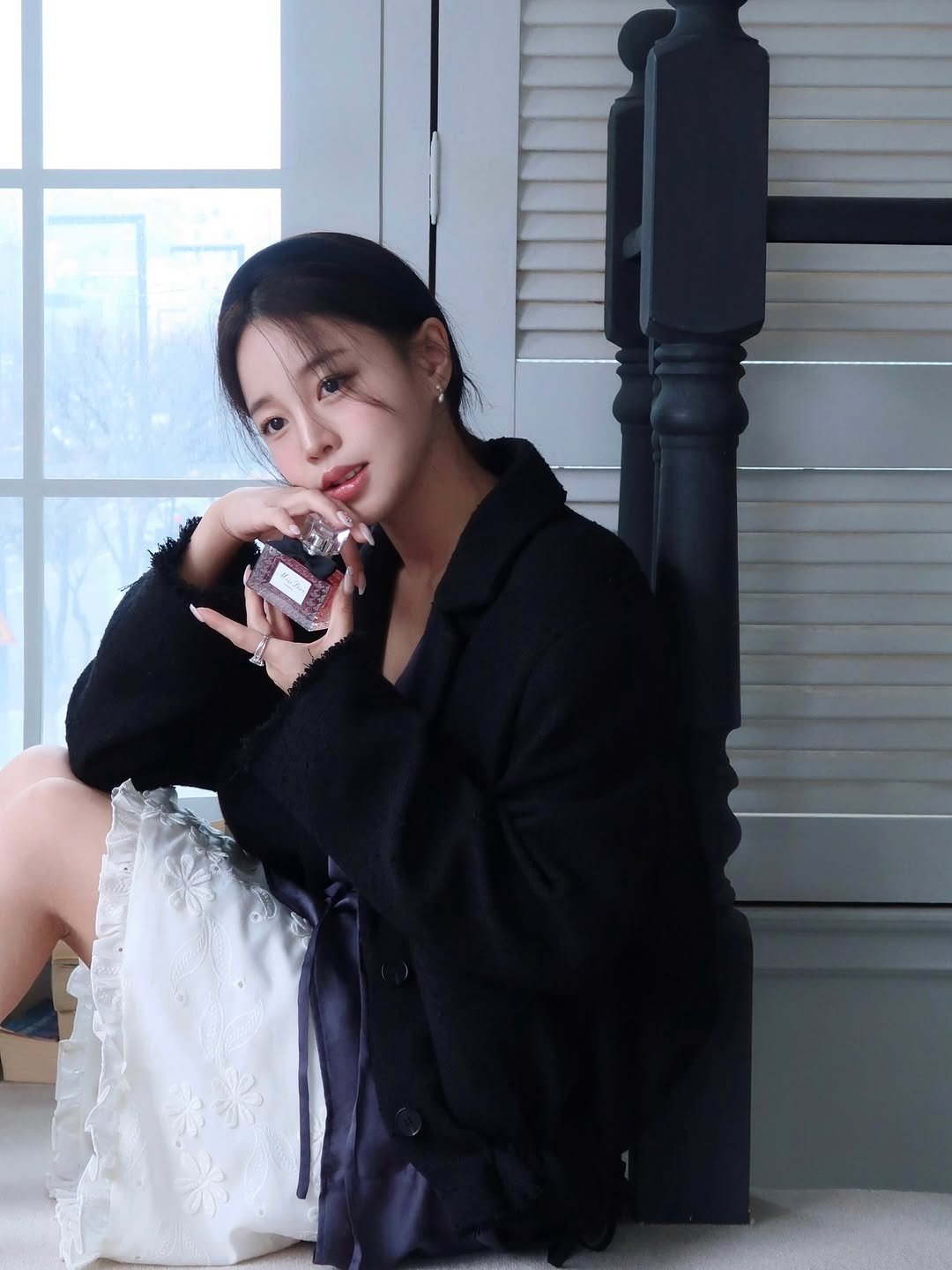 ootd styling korean style girl cafe date weekend fashion street style lookbook 주말 카페 데이트 데이트룩 애슬레져룩 오오티디 패션 코디 스타일링 selca selfie denim influencer 인플루언서 릴스 팝업 뷰티 발렌타인 valentines