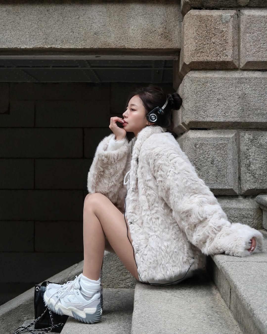 ootd styling korean style girl cafe date weekend fashion street style lookbook 주말 카페 데이트 데이트룩 애슬레져룩 오오티디 패션 코디 스타일링 selca selfie denim influencer 인플루언서 릴스 팝업 뷰티