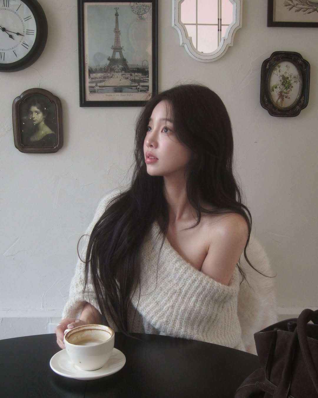 ootd styling korean style girl cafe date weekend fashion street style lookbook 주말 카페 데이트 데이트룩 애슬레져룩 오오티디 패션 코디 스타일링 selca selfie denim influencer 인플루언서 릴스 팝업 뷰티