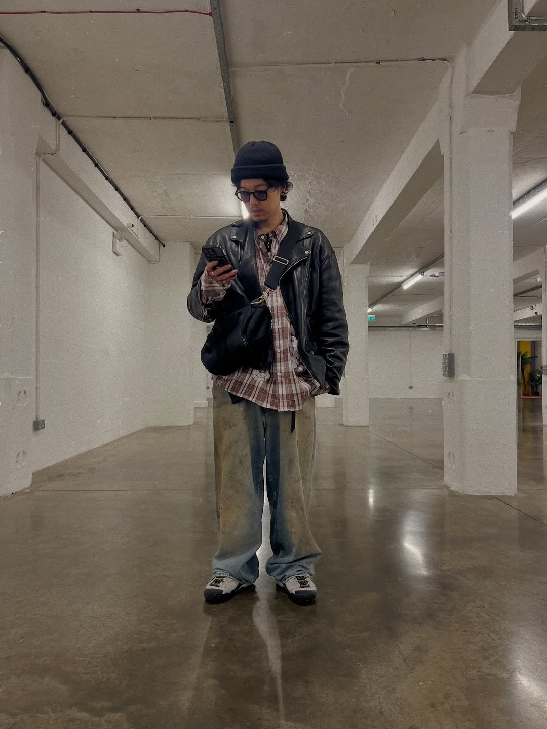 Photo by TOMO 渋谷 美容師  ハイトーン/ボブ 矢崎友也 on February 25, 2026. May be an image of scooter, overcoat, segway, shopping cart and text.