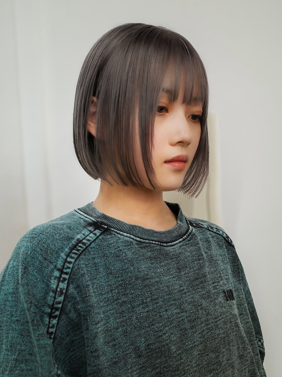 Photo by TOMO 渋谷 美容師  ハイトーン/ボブ 矢崎友也 in GEEKS Shibuya with @geeks_shibuya. May be an image of 1 person, braids, bangs, makeup and text.