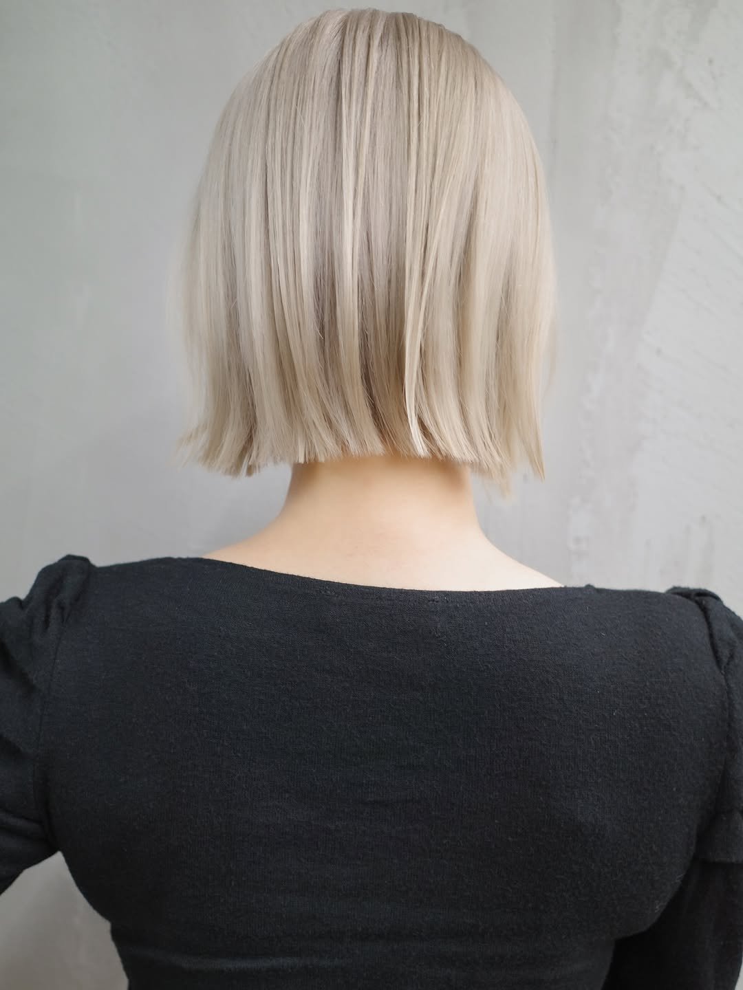 Photo shared by TOMO 渋谷 美容師  ハイトーン/ボブ 矢崎友也 on November 17, 2025 tagging @geeks_shibuya. May be an image of one or more people, blonde hair and text.