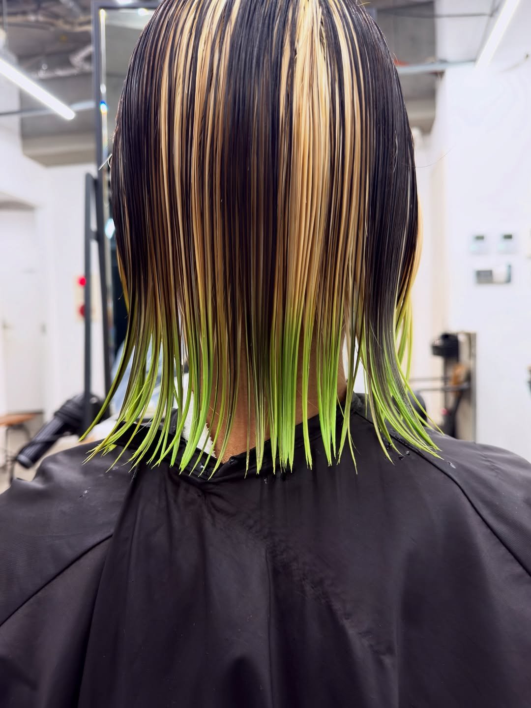 Photo shared by TOMO 渋谷 美容師  ハイトーン/ボブ 矢崎友也 on November 22, 2025 tagging @geeks_shibuya. May be an image of one or more people, blonde hair and text.