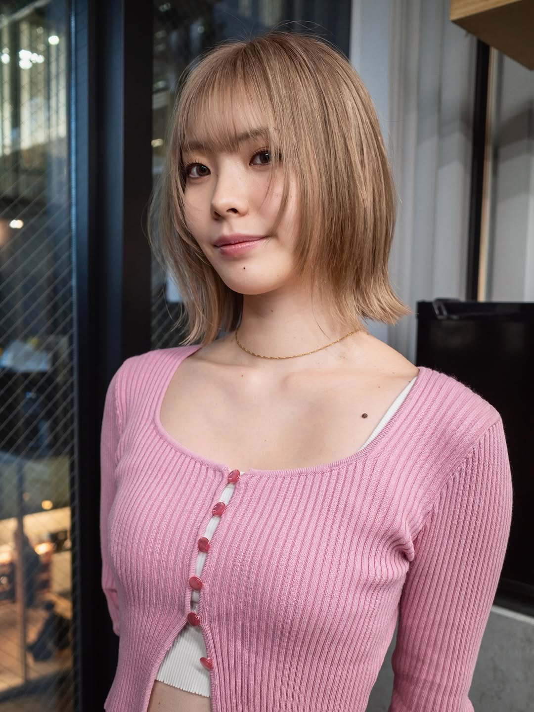 Photo by TOMO 渋谷 美容師  ハイトーン/ボブ 矢崎友也 in GEEKS Shibuya with @geeks_shibuya. May be an image of one or more people, blonde hair, top, turtleneck and text.