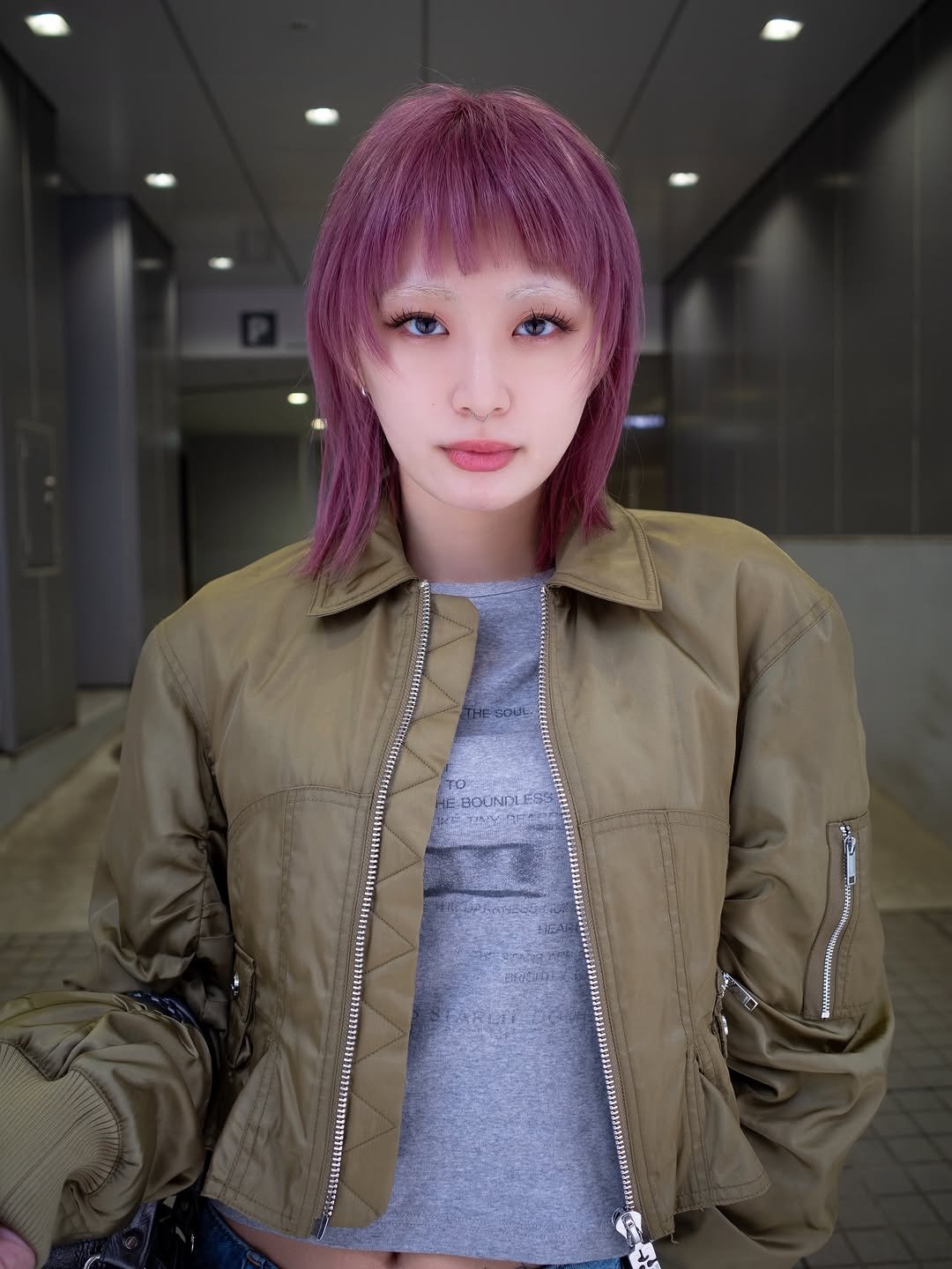 Photo shared by TOMO 渋谷 美容師  ハイトーン/ボブ 矢崎友也 on December 18, 2025 tagging @geeks_shibuya. May be an image of one or more people, hair, coat, jacket and parka.