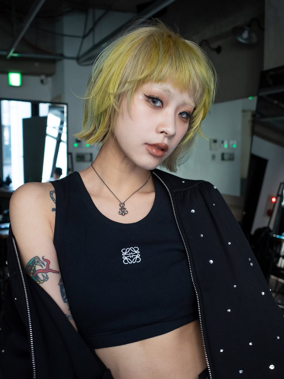 Photo shared by TOMO 渋谷 美容師  ハイトーン/ボブ 矢崎友也 on January 13, 2026 tagging @geeks_shibuya. May be an image of one or more people, hair, makeup, top and text.