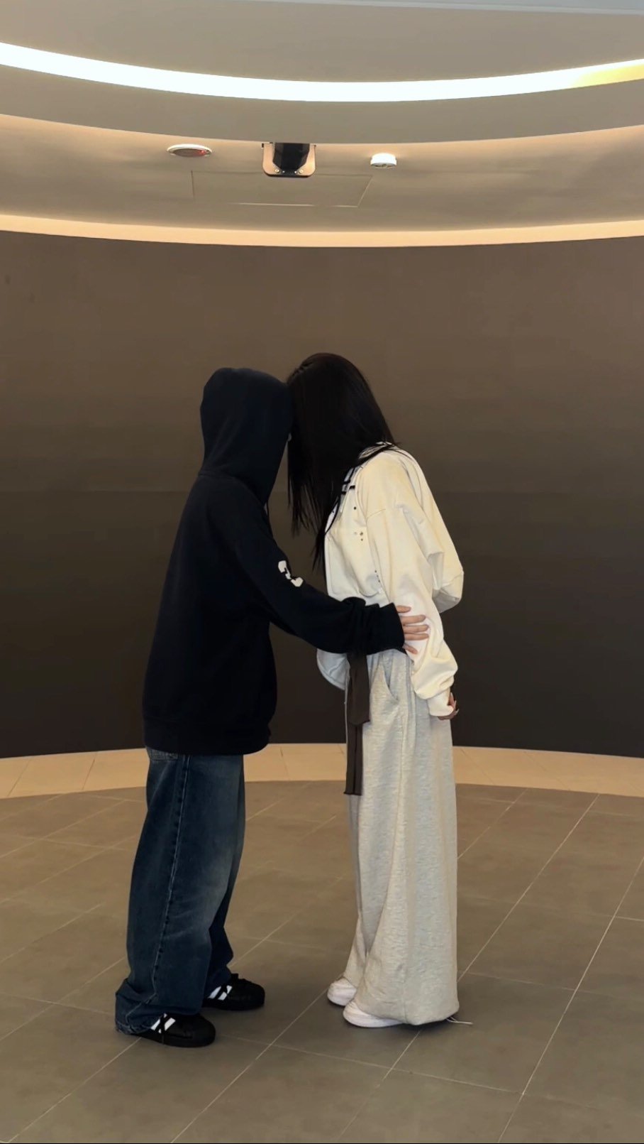 genblue.official 게시물 이미지: What’s a girl to do when @dayoung_offcl drops...