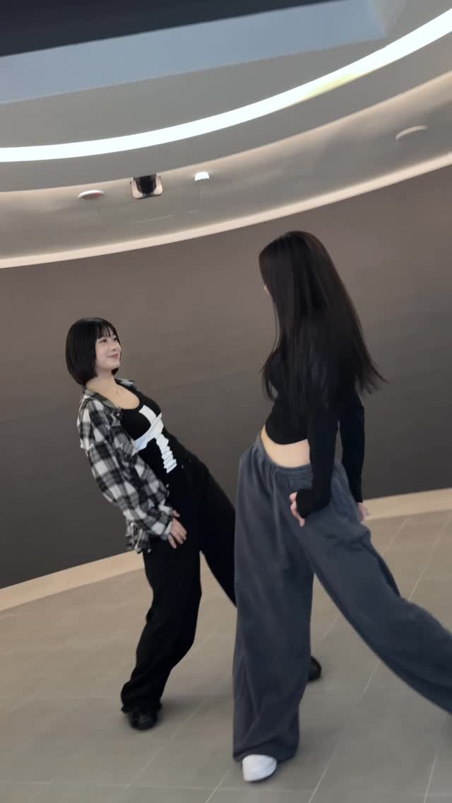 genblue.official 게시물 이미지: Hit me with the FaceTime🤳📱

#GENBLUE #幻藍小熊...