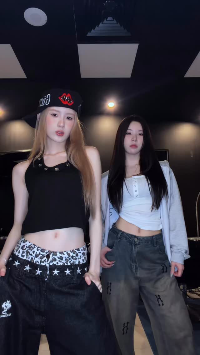 genblue.official 게시물 이미지: HU HU HU HU 🔥😎

#GENBLUE #幻藍小熊 
#AYEON #LILI #dance