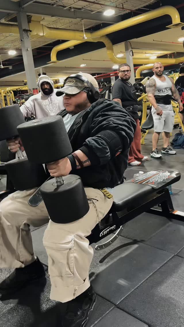 gentilelifts 게시물 이미지: 19YO 170LB DUMBBELLS FOR A WALK IN THE PARK