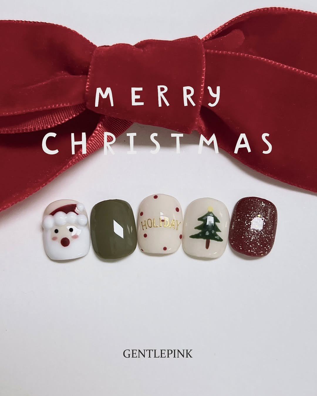 Photo by GENTLEPINK 젠틀핑크 공식 인스타그램 on December 24, 2025. May be an image of one or more people, fingernails and text that says 'MERRY c c CHPISTMA PIST AS HOLIDAY 6OCRO 平0 HOL GENTLEPINK'.