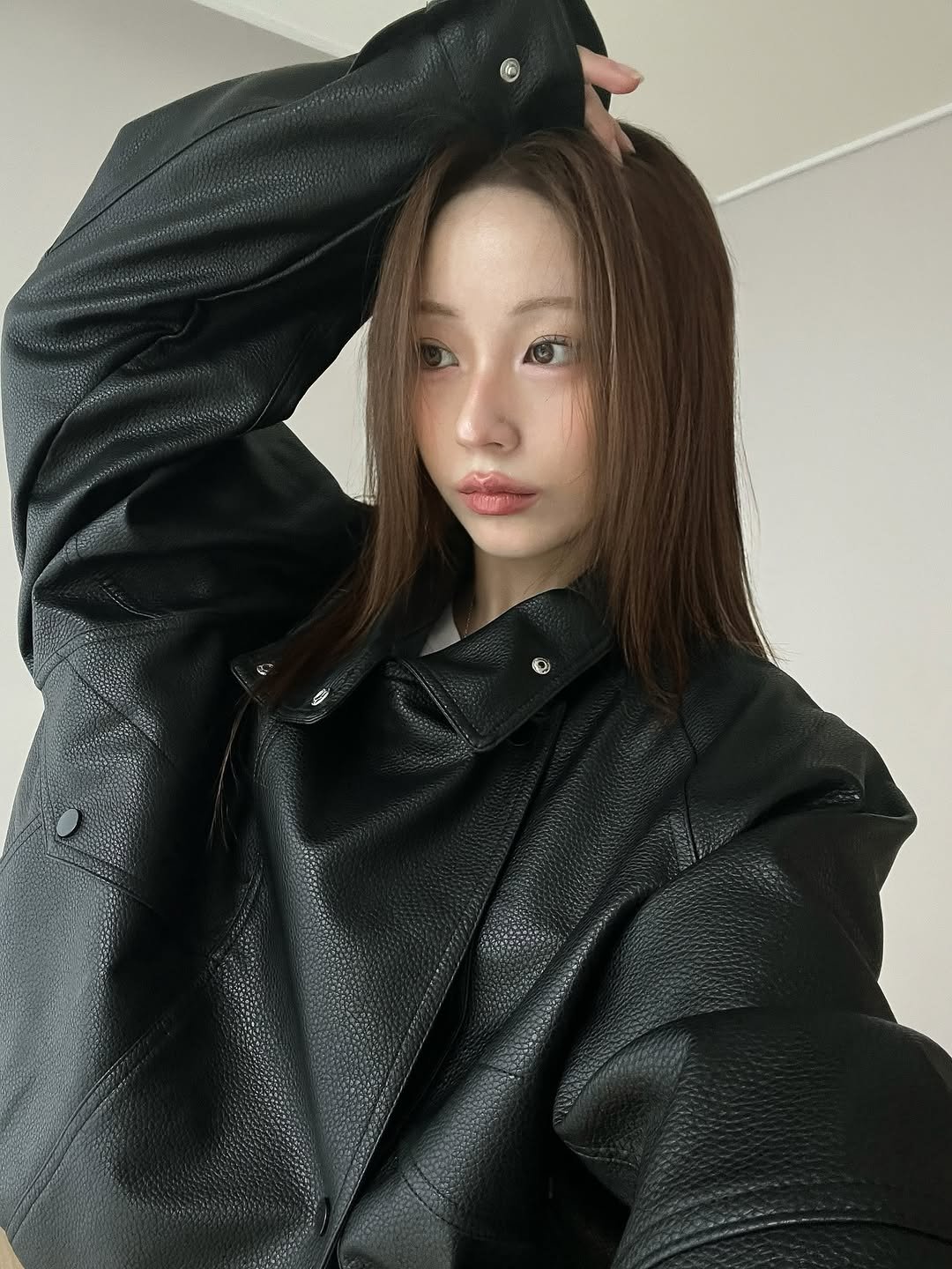 Photo by 은진 on November 24, 2025. May be an image of one or more people, hair, top, parka, jacket and text.